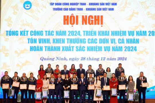 ­­Trường Cao đẳng TKV: Nhiều tập thể, cá nhân được tôn vinh, khen thưởng