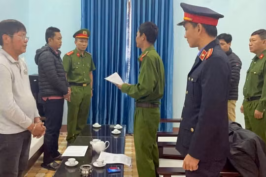 Bắt tạm giam Trưởng phòng Quản lý đô thị TP Hội An và cấp dưới về tội nhận hối lộ