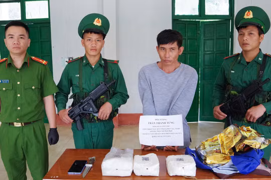 Kon Tum: Bắt đối tượng vận chuyển 3kg ma túy từ Lào về Việt Nam với 15 triệu tiền công