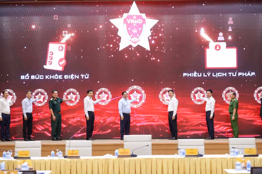 Mỗi công dân Việt Nam đều sở hữu một sổ sức khoẻ điện tử trên VNeID, tiến tới có bệnh án điện tử