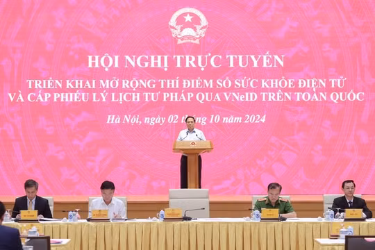 Thủ tướng: Đồng tâm hành động để mở rộng thí điểm sổ sức khỏe điện tử và cấp phiếu lý lịch tư pháp qua VNeID