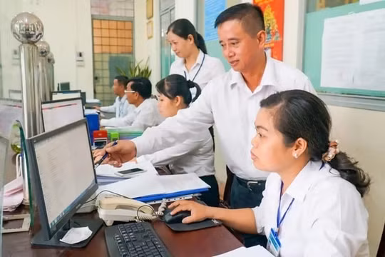 Quản lý chặt chẽ thời gian lao động, giám sát chất lượng công việc và đạo đức công vụ của cán bộ, công chức, viên chức