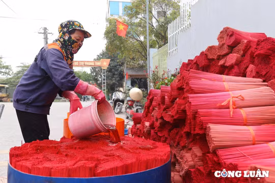 Người dân làng hương Quảng Phú Cầu tất bật vào vụ Tết