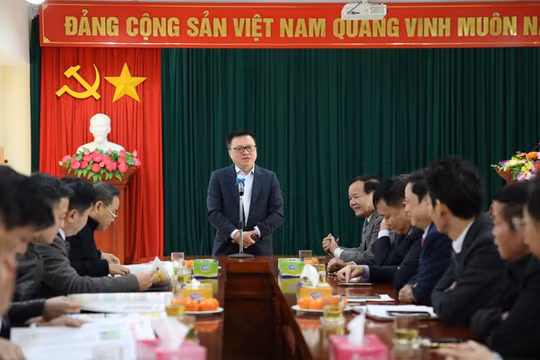 Đồng chí Lê Quốc Minh thăm và làm việc với cán bộ, phóng viên các cơ quan báo chí Bắc Giang