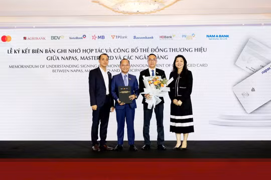 Nam A Bank phát hành thẻ đồng thương hiệu với NAPAS và Mastercard