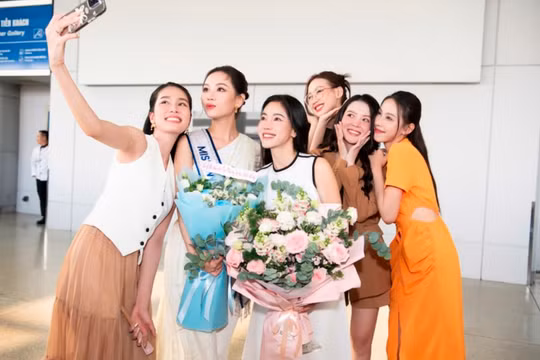 Hoa hậu Mai Phương sang Ấn Độ thi Miss World lần thứ 71