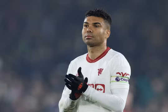 Casemiro bị chê thậm tệ khi MU thua bẽ mặt