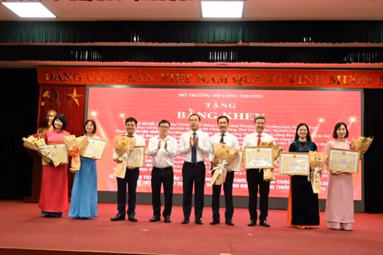 Ngành Công Thương trao giải Cuộc thi viết về Bảo vệ nền tảng tư tưởng của Đảng