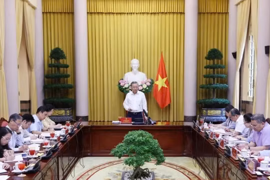 Khen thưởng phải thực chất, đúng người, đúng việc, không quá máy móc và xứng đáng với đóng góp