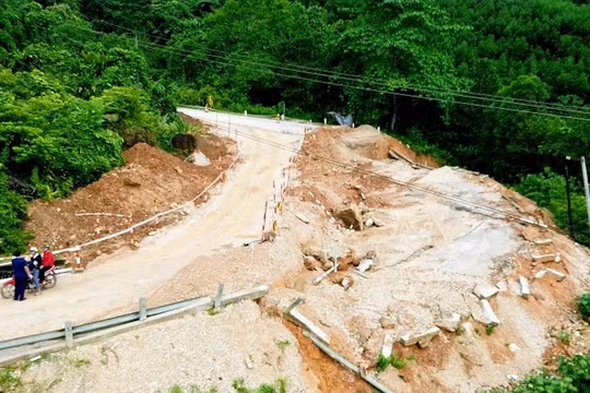 Công bố tình huống khẩn cấp về thiên tai trên Quốc lộ 16 qua Nghệ An