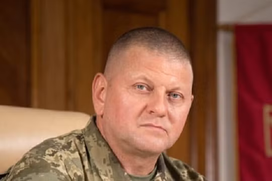 Tổng thống Zelenskyy cách chức Tổng tư lệnh quân đội Ukraine