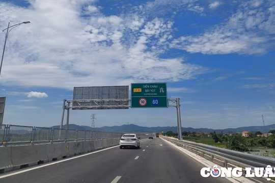 Khắc phục tình trạng thiếu làn dừng khẩn cấp liên tục trên các tuyến cao tốc