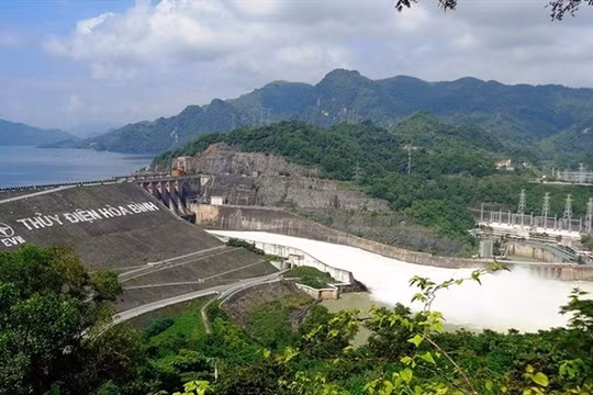 Đóng hết cửa xả đáy của hồ thủy điện Hòa Bình