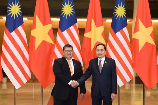 Chủ tịch Hạ viện Malaysia kết thúc tốt đẹp chuyến thăm chính thức Việt Nam