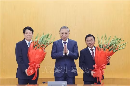 Tổng Bí thư Tô Lâm trao Quyết định phân công đồng chí Trần Cẩm Tú giữ chức Thường trực Ban Bí thư
