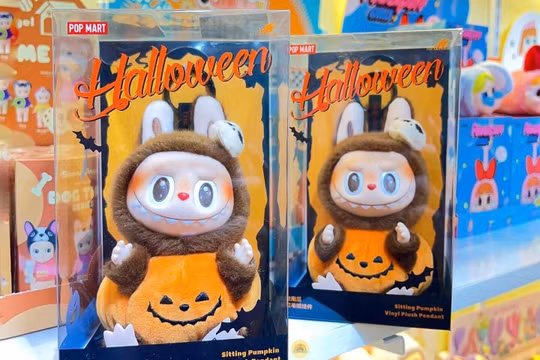Chạy theo trend, Labubu phiên bản Halloween tiếp tục được giới trẻ săn lùng
