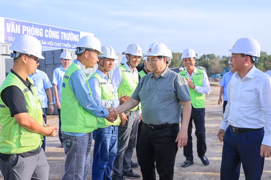 Khẩn trương hoàn thành xây dựng Trung tâm Hội chợ Triển lãm Quốc gia và xây dựng cầu Tứ Liên