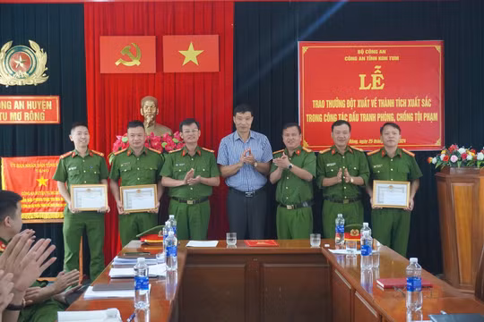 Kon Tum: Thưởng nóng lực lượng Công an 2 huyện vì phá nhanh các vụ trộm sâm Ngọc Linh