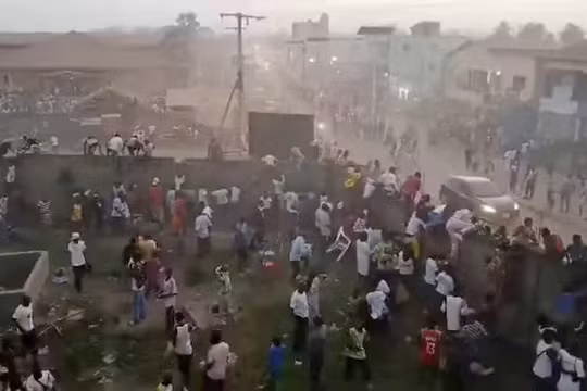 Vụ giẫm đạp kinh hoàng ở Guinea: Ít nhất 135 người có thể đã thiệt mạng