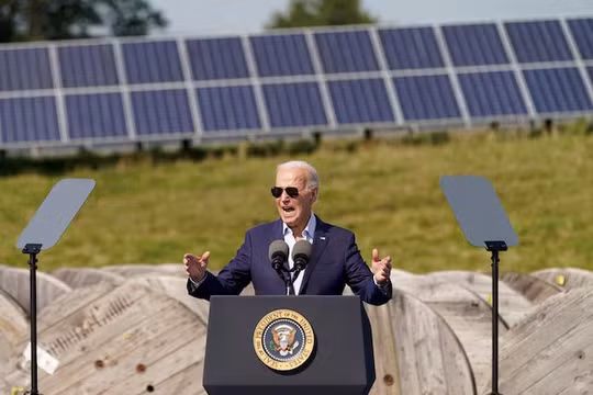 Ông Biden kịp giải ngân 100 tỷ USD cho năng lượng sạch trước khi rời nhiệm sở