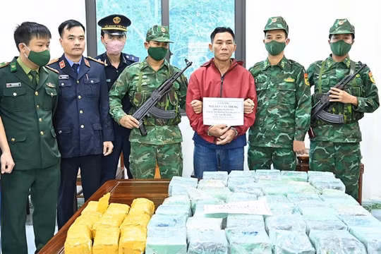 Bắt 2 đối tượng mua bán, vận chuyển 52 kg ma túy