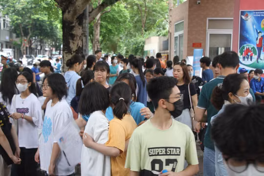 Thi lớp 10 Hà Nội: Rất nhiều thí sinh đến nhầm điểm thi!