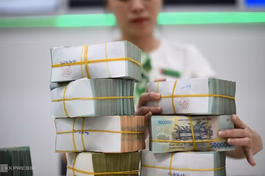 Ngân hàng bất ngờ lần đầu tăng lãi suất sau 4 tháng