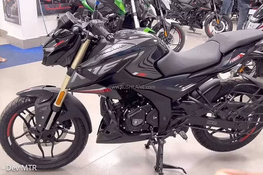 Ngắm nhìn mô tô Bajaj Pulsar N160 2024