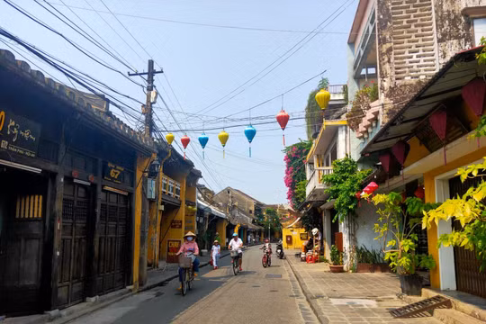 Dự báo thời tiết ngày 20/12: Nam Bộ mưa rào vài nơi, đêm và sáng trời lạnh