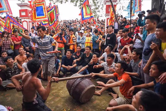 Phú Thọ tìm cách “trả lại” trò cướp phết cho người Hiền Quan
