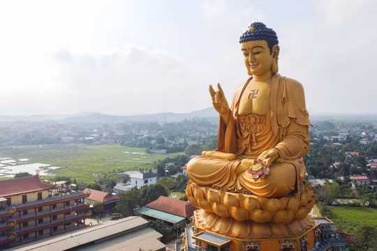 Đại tượng Phật lớn nhất Đông Nam Á ở Việt Nam bắt đầu đón khách chiêm bái