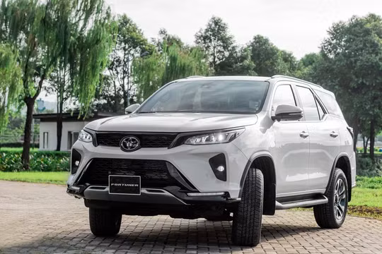 Toyota Việt Nam bất ngờ giảm sâu mẫu xe từng “hot” một thời