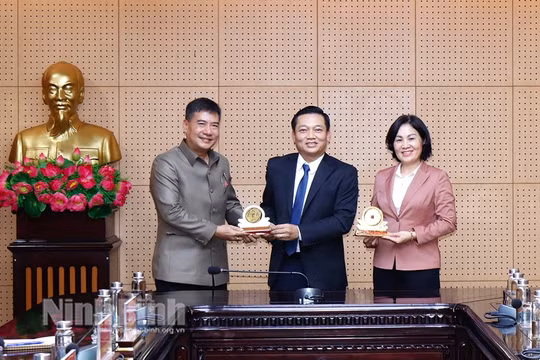 Tổng Lãnh sự quán Việt Nam tại Pakse, Luông-pha-băng (Lào) thăm và làm việc tại tỉnh Ninh Bình