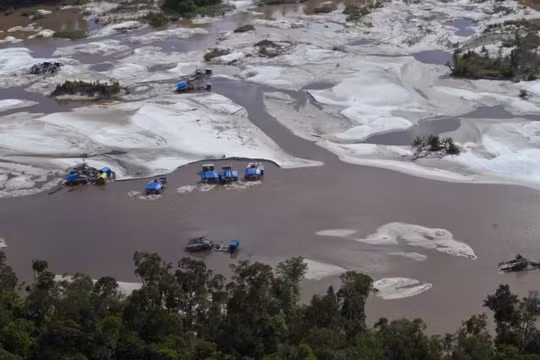 Kết án tù người nước ngoài đến Indonesia 'khai thác trộm' hàng trăm cân vàng