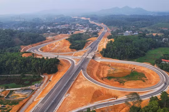 Nhiều dự án giao thông được khởi công trong quý II/2024