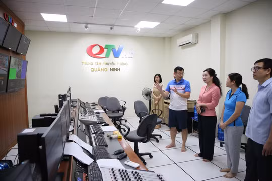 Phó Chủ tịch UBND tỉnh Quảng Ninh Nguyễn Thị Hạnh đi kiểm tra, động viên các đơn vị ngành báo chí, thông tin, truyền thông