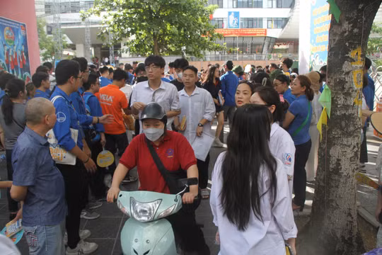 Thi tốt nghiệp THPT 2024: Có 9 thí sinh bị đình chỉ thi vào sáng 28/6