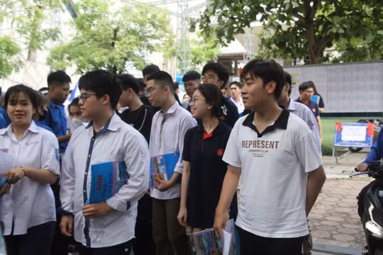 Thi tốt nghiệp THPT 2024: Đề thi tổ hợp Khoa học Tự nhiên không quá khó, dự báo nhiều điểm 10