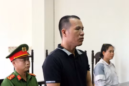 Kẻ dùng lựu đạn giả cướp ngân hàng ở TX Cửa Lò lĩnh 8 năm tù