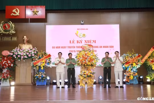 Tạp chí Công an nhân dân kỷ niệm 60 năm Ngày truyền thống
