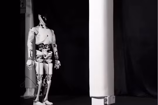 Tesla đối mặt với làn sóng các đối thủ ô tô Trung Quốc trong cuộc đua robot hình người