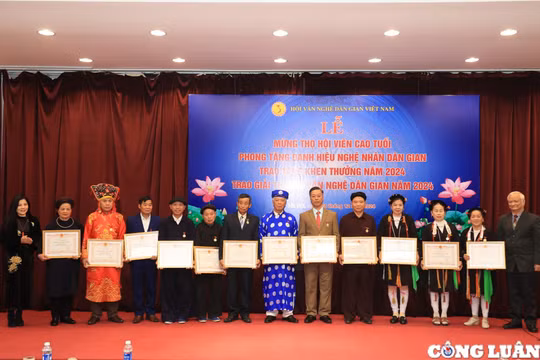 Vinh danh các cá nhân xuất sắc giành Giải thưởng Văn nghệ dân gian năm 2024