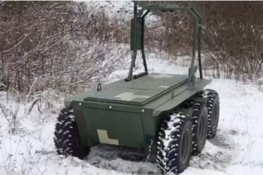 Ukraine sắp triển khai xe robot 'ốc sên' ra tiền tuyến