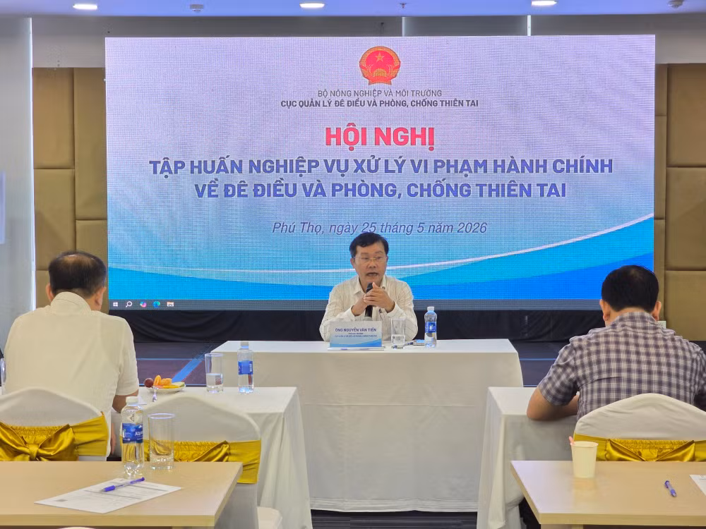 ong-nguyen-van-tien-pho-cuc-truong-cuc-quan-ly-de-dieu-va-phong-chong-thien-tai-giai-dap-thao-go-cac-thac-mac-cho-dai-bieu-tham-du.jpg