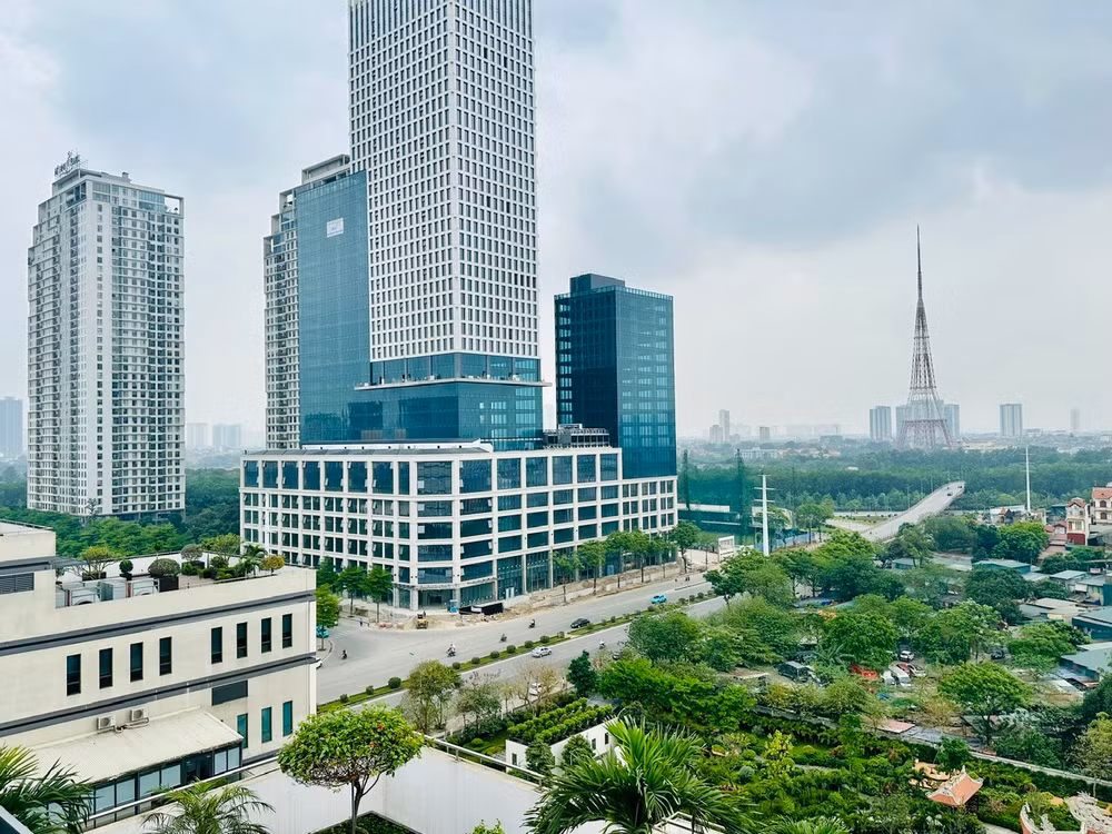 Mặt bằng lãi suất cho vay thả nổi hiện vẫn duy trì ở mức cao, khoảng 11-14%/năm, khiến nhiều người mua nhà trở nên dè dặt hơn trong việc sử dụng đòn bẩy tài chính. Ảnh: Thùy Chi/VGP e42dcb47f03a5e64072b-1-17132590972721739639436.jpg