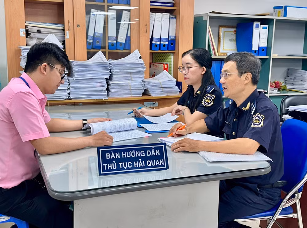 tp-ho-chi-minh-cai-cach-thu-tuc-hanh-chinh-gan-voi-chuyen-doi-so-e7451bfce0a5.jpg