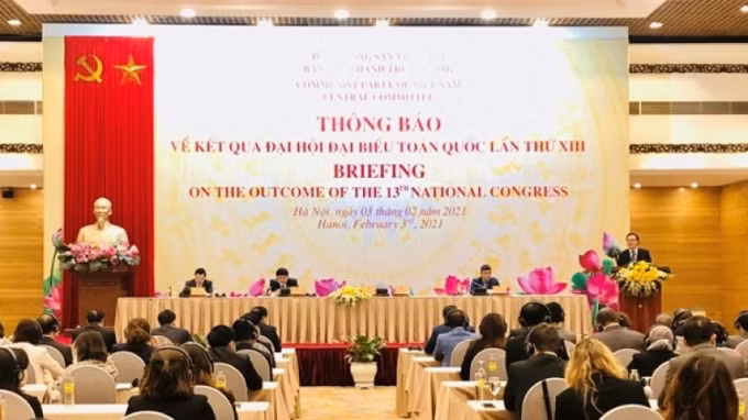 Quang cảnh cuộc họp.
