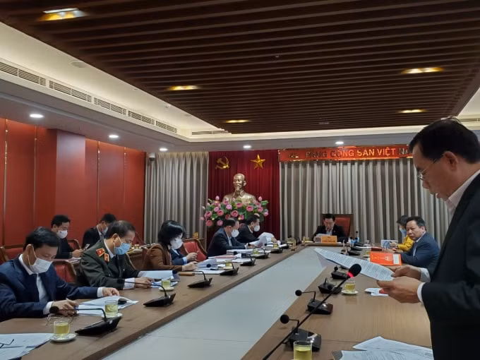 Thường trực Thành uỷ Hà Nội họp nghe báo cáo về tình hình phòng, chống dịch Covid-19 trên địa bàn Thành phố.