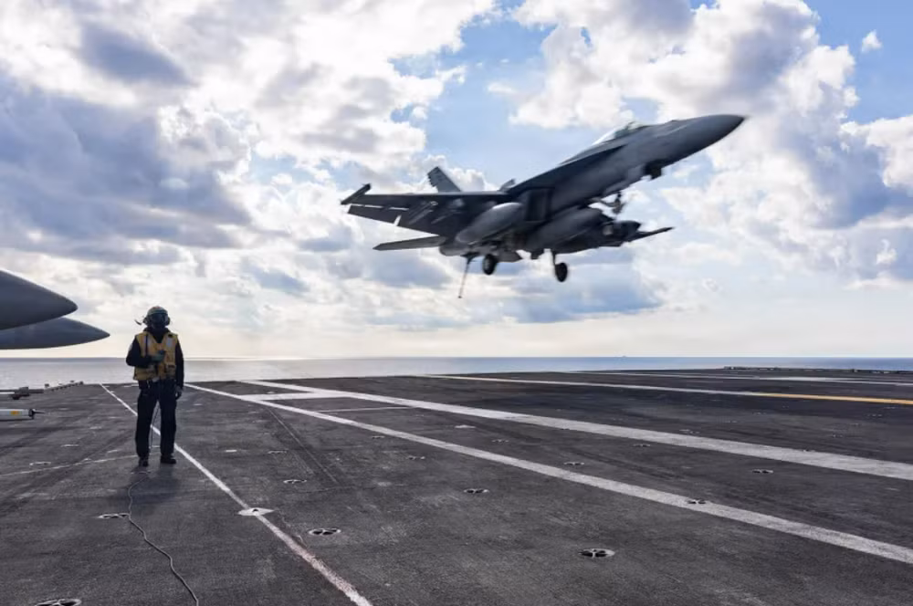 Chiến đấu cơ F/A-18E Super Hornet hạ cánh xuống tàu sân bay USS Gerald R. Ford tại Đông Địa Trung Hải, thực hiện nhiệm vụ trong Chiến dịch Epic Fury. Ảnh: H