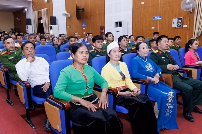 Cử tri tham dự Hội nghị